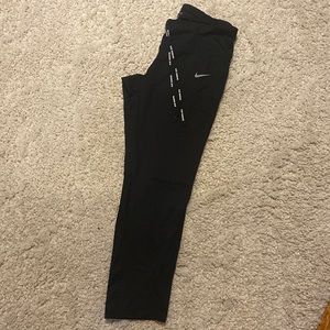 Nike Dri Fit black cropped women’s leggings in size small! Great condition!